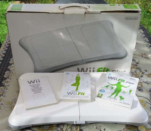 Official nintendo wii fit plus - nintendo,